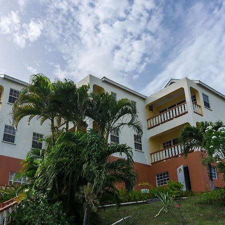 Hillside Apartments Кінгстаун Екстер'єр фото